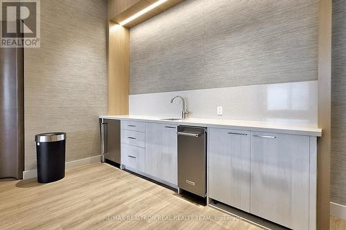 207 - 8960 Jane Street, Vaughan, ON - Indoor Photo Showing Kitchen