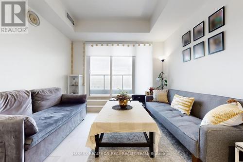 207 - 8960 Jane Street, Vaughan, ON - Indoor Photo Showing Living Room