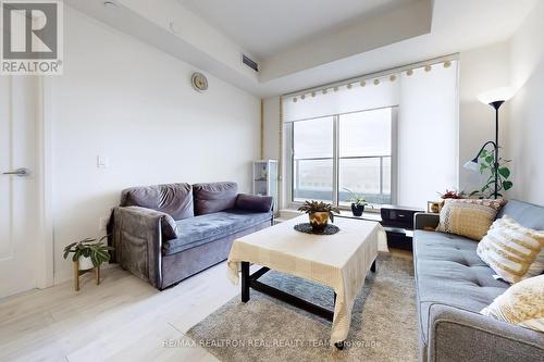 207 - 8960 Jane Street, Vaughan, ON - Indoor Photo Showing Living Room
