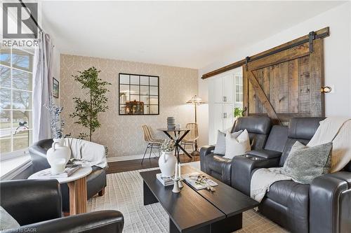 65 Rolston Drive, Hamilton, ON - Indoor Photo Showing Living Room