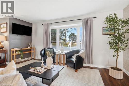 65 Rolston Drive, Hamilton, ON - Indoor Photo Showing Living Room