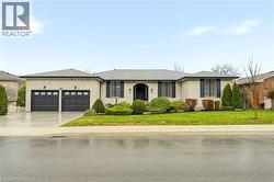 43 MAPLE Drive Stoney Creek, ON L8G 3C4