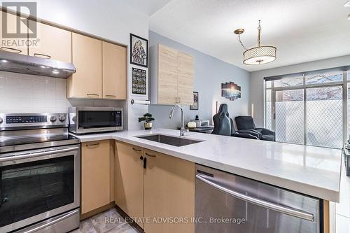 #117 - 48 Suncrest Boulevard, Markham, ON - Indoor Photo Showing Kitchen