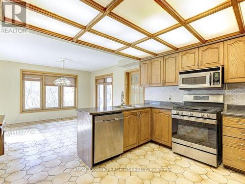 4261 Capilano Court, Mississauga, ON - Indoor Photo Showing Kitchen With Double Sink