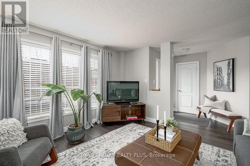 5887 Shelford Terrace, Mississauga, ON - Indoor Photo Showing Living Room