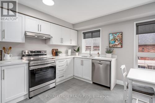 5887 Shelford Terrace, Mississauga, ON - Indoor Photo Showing Kitchen