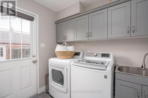 5887 Shelford Terrace, Mississauga, ON - Indoor Photo Showing Laundry Room