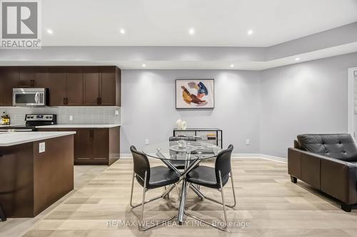 32 - 3905 Major Mackenzie Drive, Vaughan, ON - Indoor Photo Showing Kitchen