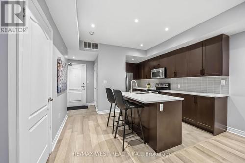 32 - 3905 Major Mackenzie Drive, Vaughan, ON - Indoor Photo Showing Kitchen