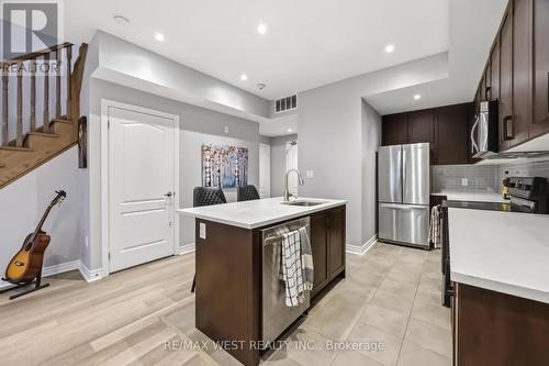 32 - 3905 Major Mackenzie Drive, Vaughan, ON - Indoor Photo Showing Kitchen With Stainless Steel Kitchen