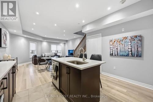 32 - 3905 Major Mackenzie Drive, Vaughan, ON - Indoor Photo Showing Kitchen