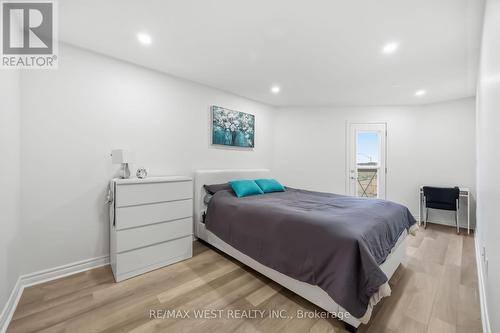 32 - 3905 Major Mackenzie Drive, Vaughan, ON - Indoor Photo Showing Bedroom