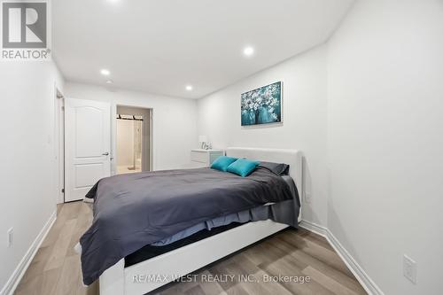 32 - 3905 Major Mackenzie Drive, Vaughan, ON - Indoor Photo Showing Bedroom