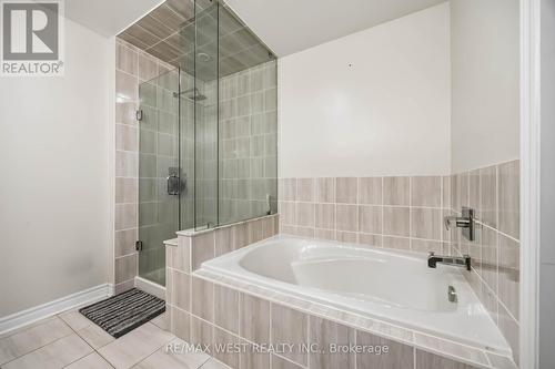 32 - 3905 Major Mackenzie Drive, Vaughan, ON - Indoor Photo Showing Bathroom