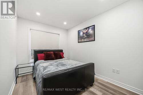 32 - 3905 Major Mackenzie Drive, Vaughan, ON - Indoor Photo Showing Bedroom