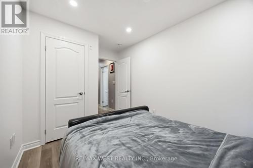 32 - 3905 Major Mackenzie Drive, Vaughan, ON - Indoor Photo Showing Bedroom