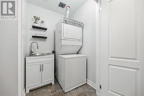32 - 3905 Major Mackenzie Drive, Vaughan, ON - Indoor Photo Showing Laundry Room