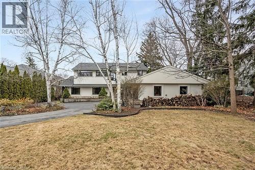 View of front facade featuring stucco siding, a front lawn, and driveway - 624 North Shore Boulevard E, Burlington, ON - Outdoor
