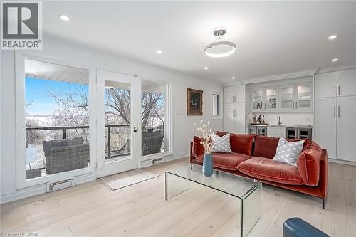Living room featuring wet bar, light wood-type flooring, recessed lighting, and wine cooler - 624 North Shore Boulevard E, Burlington, ON - Indoor Photo Showing Living Room