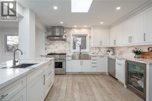 624 North Shore Boulevard E, Burlington, ON - Indoor Photo Showing Kitchen With Upgraded Kitchen