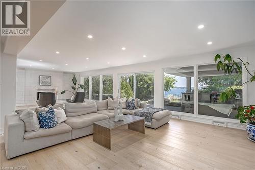 624 North Shore Boulevard E, Burlington, ON - Indoor Photo Showing Living Room