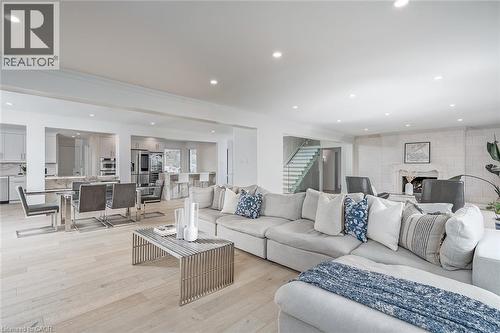 624 North Shore Boulevard E, Burlington, ON - Indoor Photo Showing Living Room