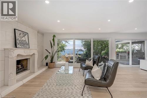 624 North Shore Boulevard E, Burlington, ON - Indoor Photo Showing Living Room With Fireplace