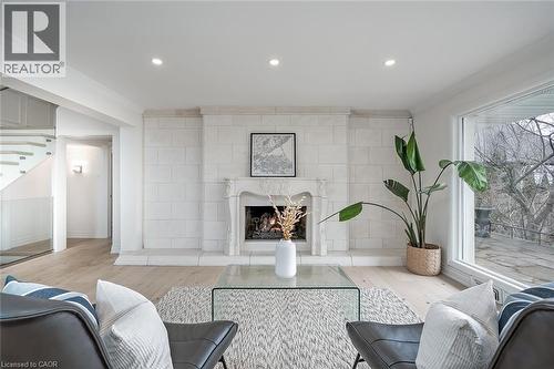 624 North Shore Boulevard E, Burlington, ON - Indoor Photo Showing Living Room With Fireplace