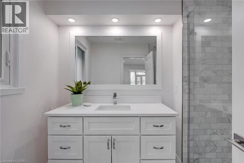 624 North Shore Boulevard E, Burlington, ON - Indoor Photo Showing Bathroom