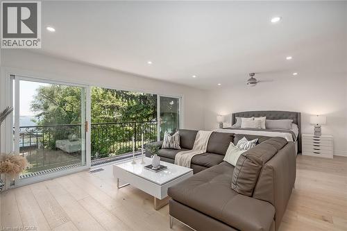 624 North Shore Boulevard E, Burlington, ON - Indoor Photo Showing Living Room