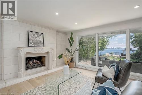 624 North Shore Boulevard E, Burlington, ON - Indoor Photo Showing Living Room With Fireplace