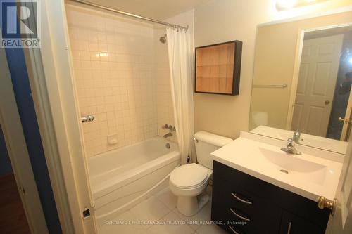 305 - 155 Kent Street, London East (East F), ON - Indoor Photo Showing Bathroom