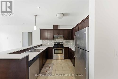 404 - 26 Wellington Street, St. Catharines (Downtown), ON - Indoor Photo Showing Kitchen With Double Sink With Upgraded Kitchen