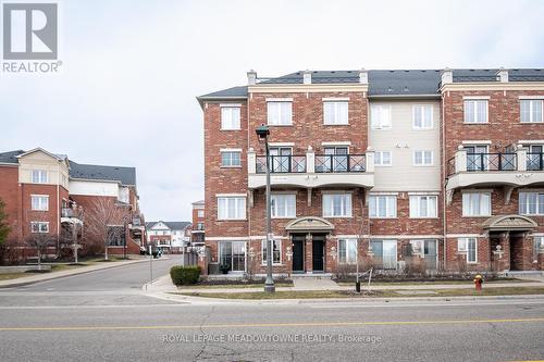 10 - 51 HAYS BOULEVARD  Oakville, ON L6H 0J1