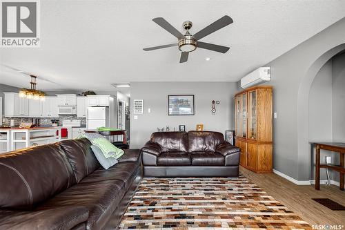 367 Daniel Drive, North Grove, SK - Indoor Photo Showing Living Room