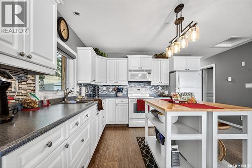367 Daniel Drive, North Grove, SK - Indoor Photo Showing Kitchen With Upgraded Kitchen