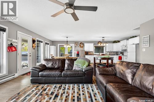 367 Daniel Drive, North Grove, SK - Indoor Photo Showing Living Room