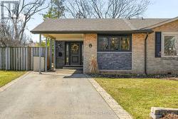 616 KILBIRNIE PLACE  Burlington, ON L7L 2M4