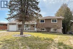 104 HILLSIDE Avenue Delhi, ON N4B 1Y7