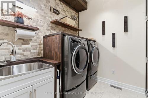 356 Falling Green Crescent, Kitchener, ON - Indoor Photo Showing Laundry Room