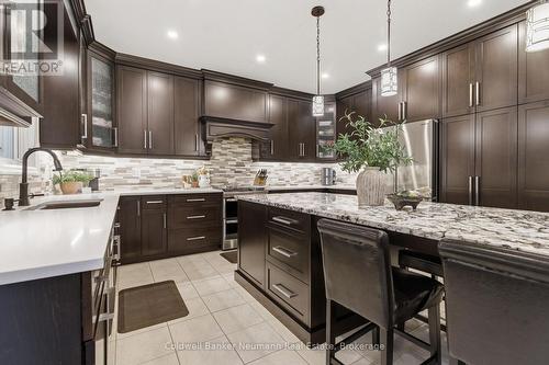 356 Falling Green Crescent, Kitchener, ON - Indoor Photo Showing Kitchen With Upgraded Kitchen