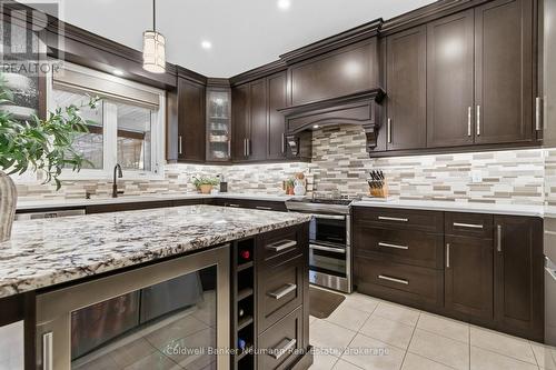 356 Falling Green Crescent, Kitchener, ON - Indoor Photo Showing Kitchen With Upgraded Kitchen
