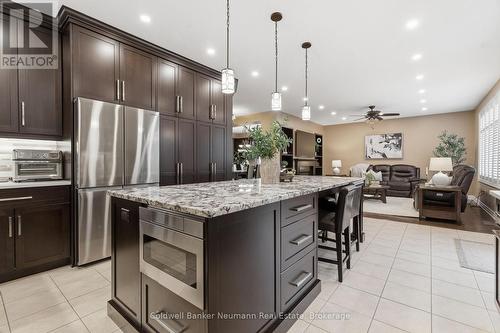 356 Falling Green Crescent, Kitchener, ON - Indoor Photo Showing Kitchen With Upgraded Kitchen