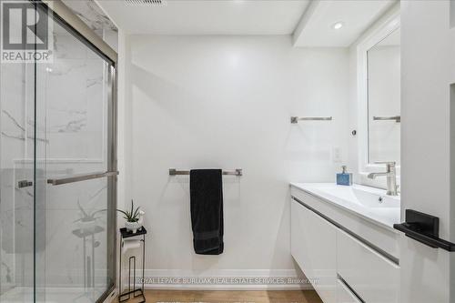 2113 New Street, Burlington, ON - Indoor Photo Showing Bathroom