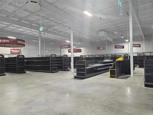 41 Pth 52 Highway W, Steinbach, MB 