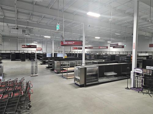 41 Pth 52 Highway W, Steinbach, MB 
