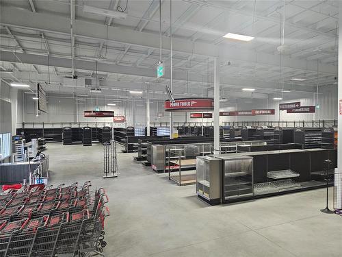 41 Pth 52 Highway W, Steinbach, MB 
