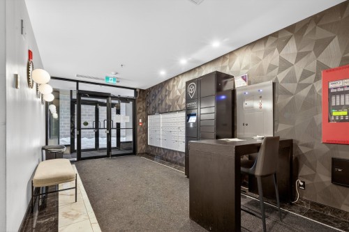 Reception - 407-1 Av. Viger O., Montréal (Ville-Marie), QC - Indoor Photo Showing Other Room