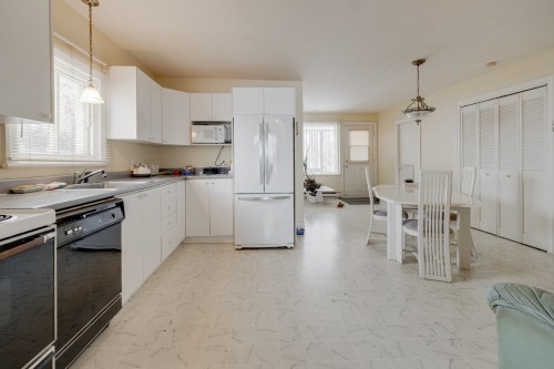 Cuisine - 367 Boul. Du Centenaire, Saint-Basile, QC - Indoor Photo Showing Kitchen