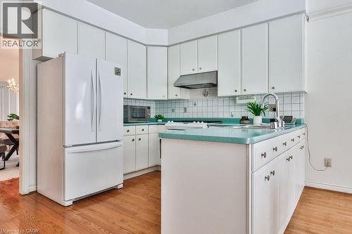3952 Rolling Valley Drive, Mississauga, ON - Indoor Photo Showing Kitchen
